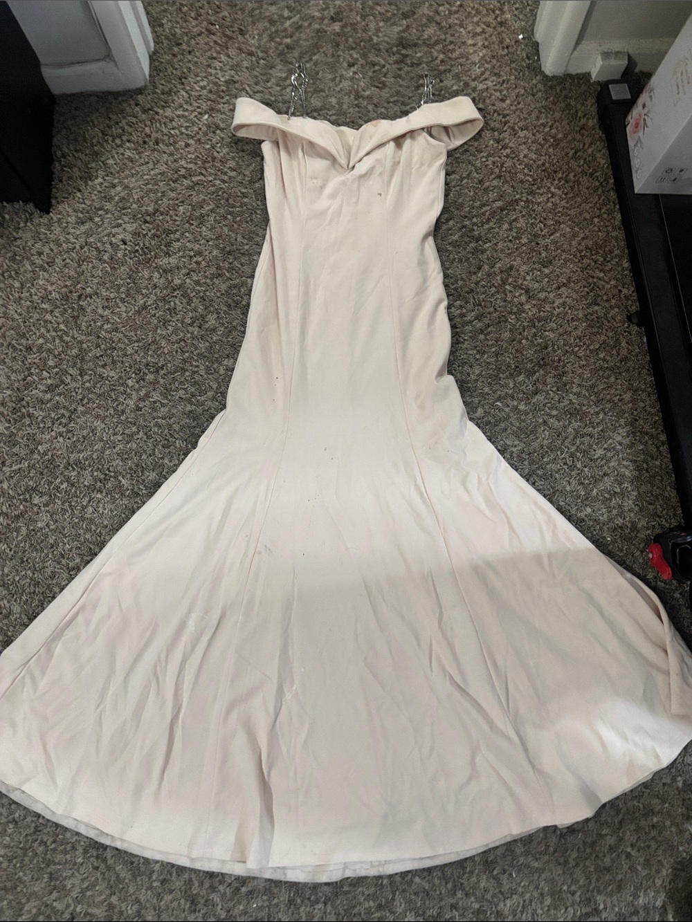 Off-Shoulder Cream Mermaid Evening Dress